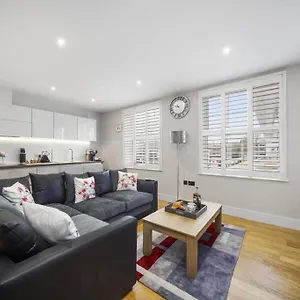  Apartment Flat 3 Bridge House United Kingdom